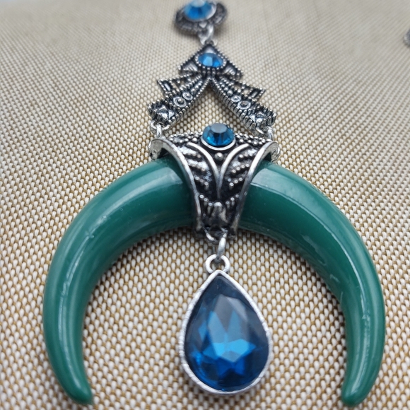 Stunning Earrings Express your Sence of Style - Picture 3 of 8